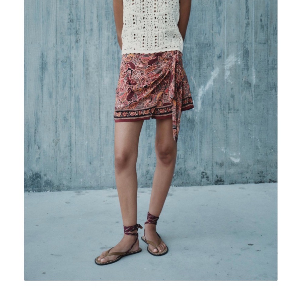Zara PRINTED WRAP SHORTS
MULTICOLORED